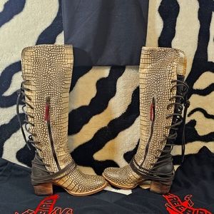 Freebird biege croc 100% leather